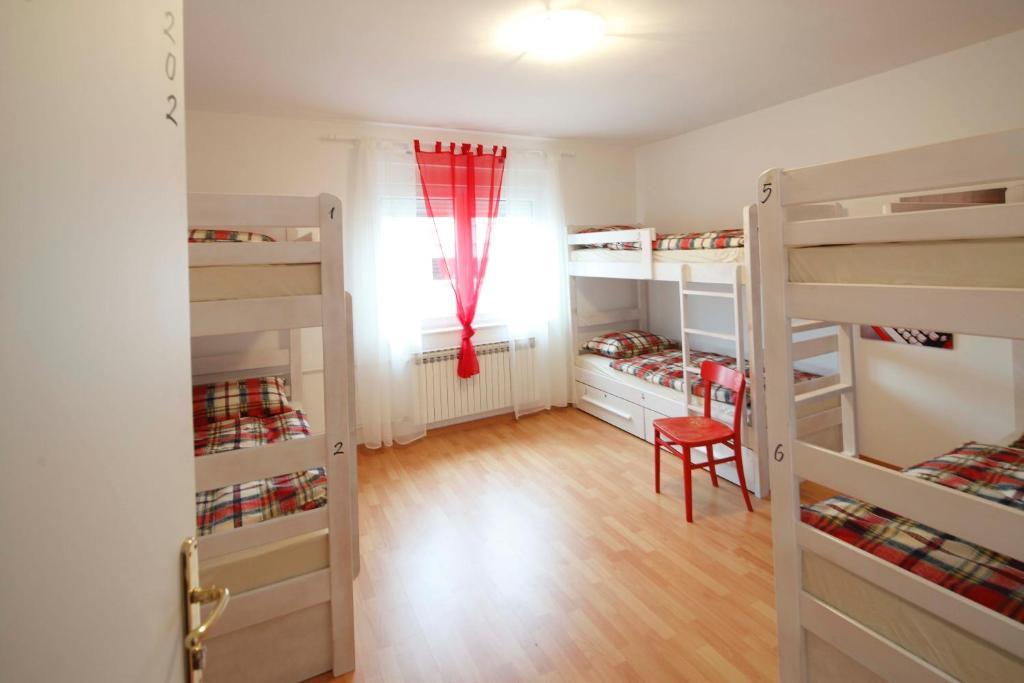 Pozitiv Hostel Zagreb Zimmer foto
